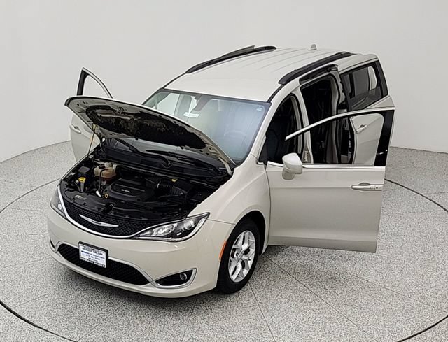 Used 2017 Chrysler Pacifica Touring-L w/ Tire & Wheel Group FWD image 17
