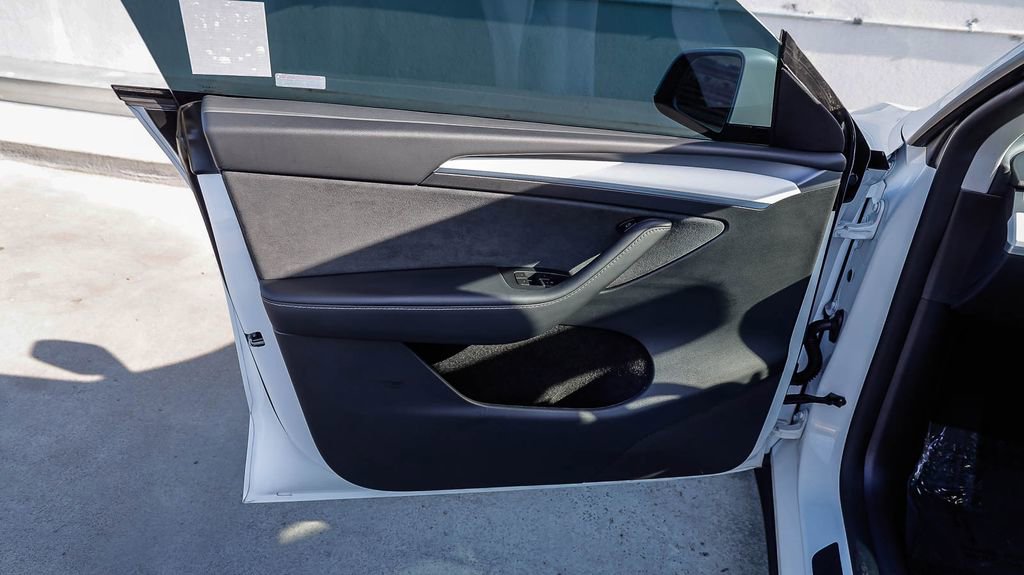 Used 2024 Tesla Model Y Performance image 24