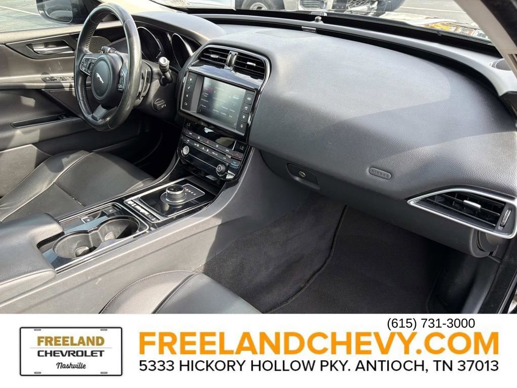 Used 2017 Jaguar XE image 24
