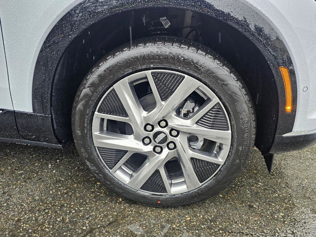 New 2026 Cadillac Optiq Luxury 2 image 13