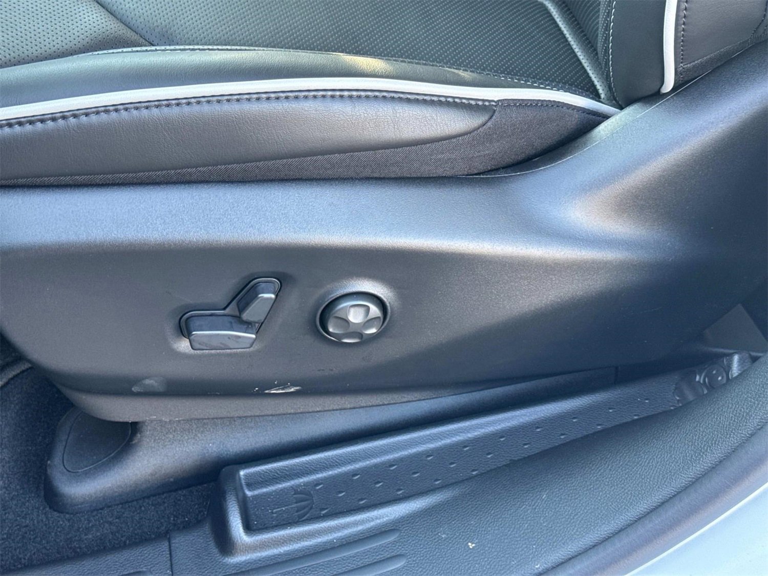 New 2026 Chrysler Pacifica Limited image 23