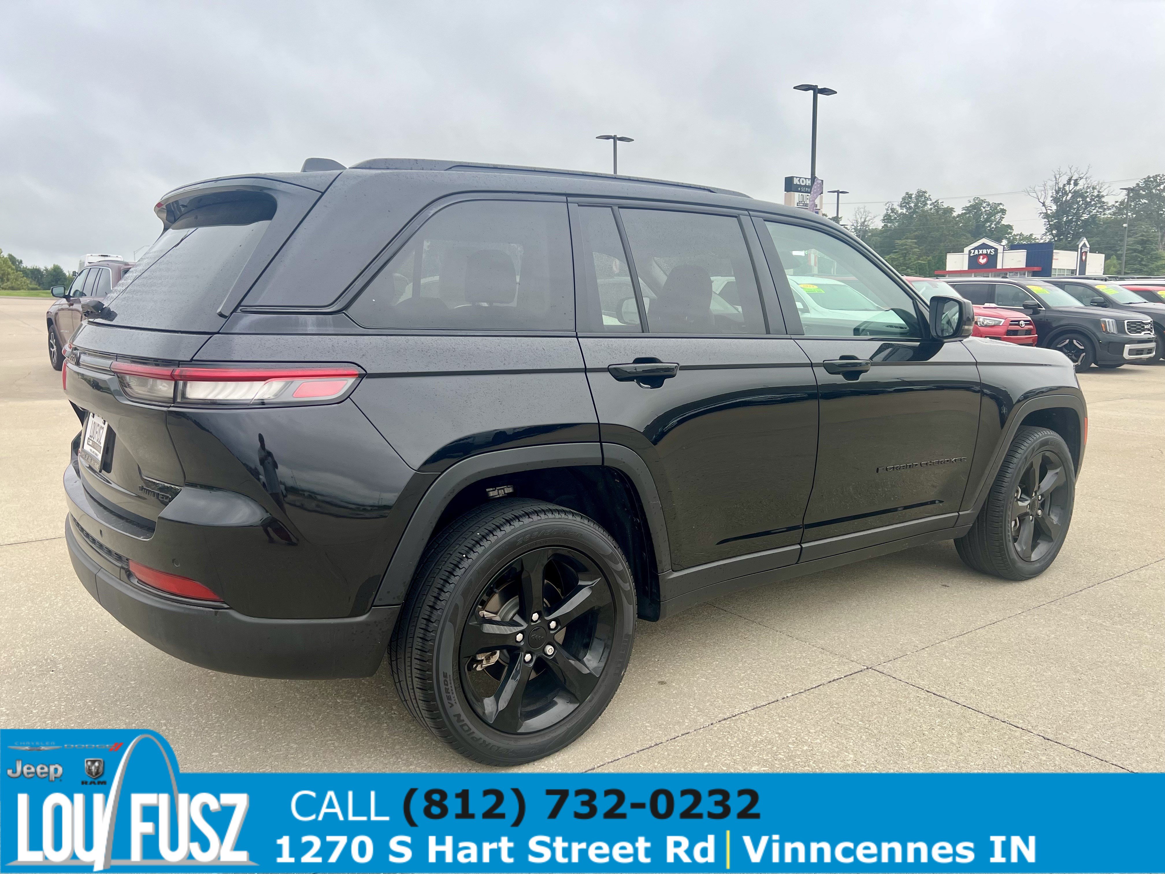 Used 2023 Jeep Grand Cherokee Limited w/ Black Appearance Package AWD/4WD image 7