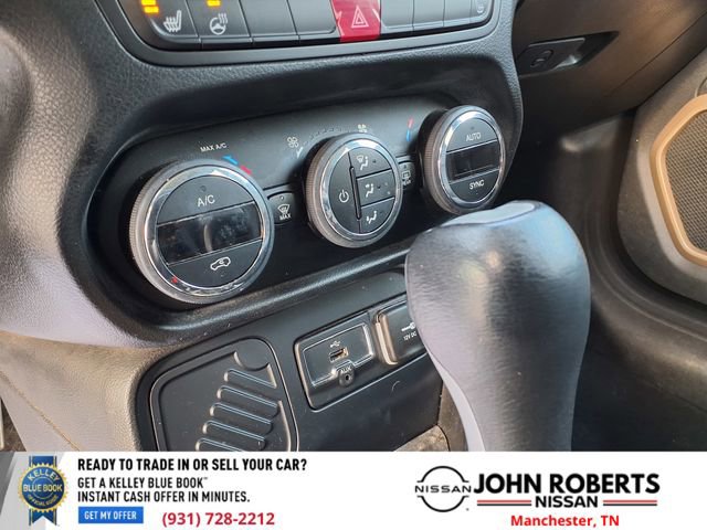 Used 2016 Jeep Renegade Limited image 30