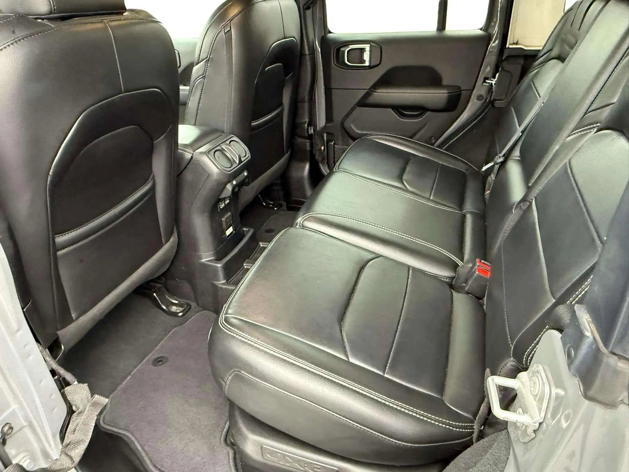 Used 2023 Jeep Wrangler Unlimited Sahara image 18