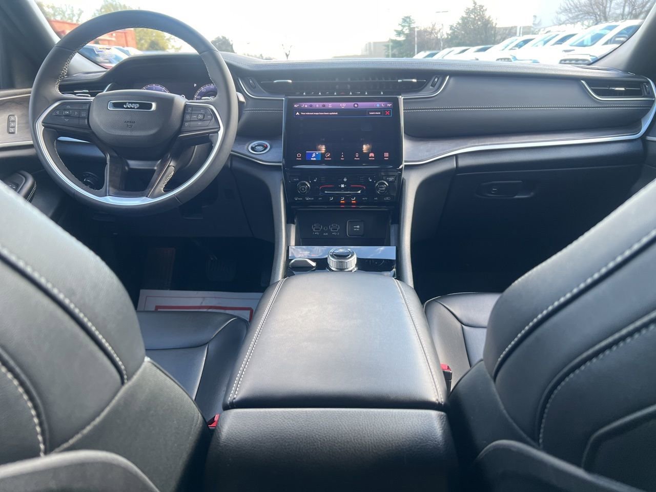 Used 2025 Jeep Grand Cherokee Limited image 23