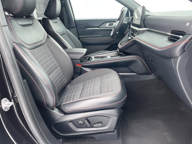 Used 2025 Ford Explorer ST-Line w/ ST-Line Street Pack image 16