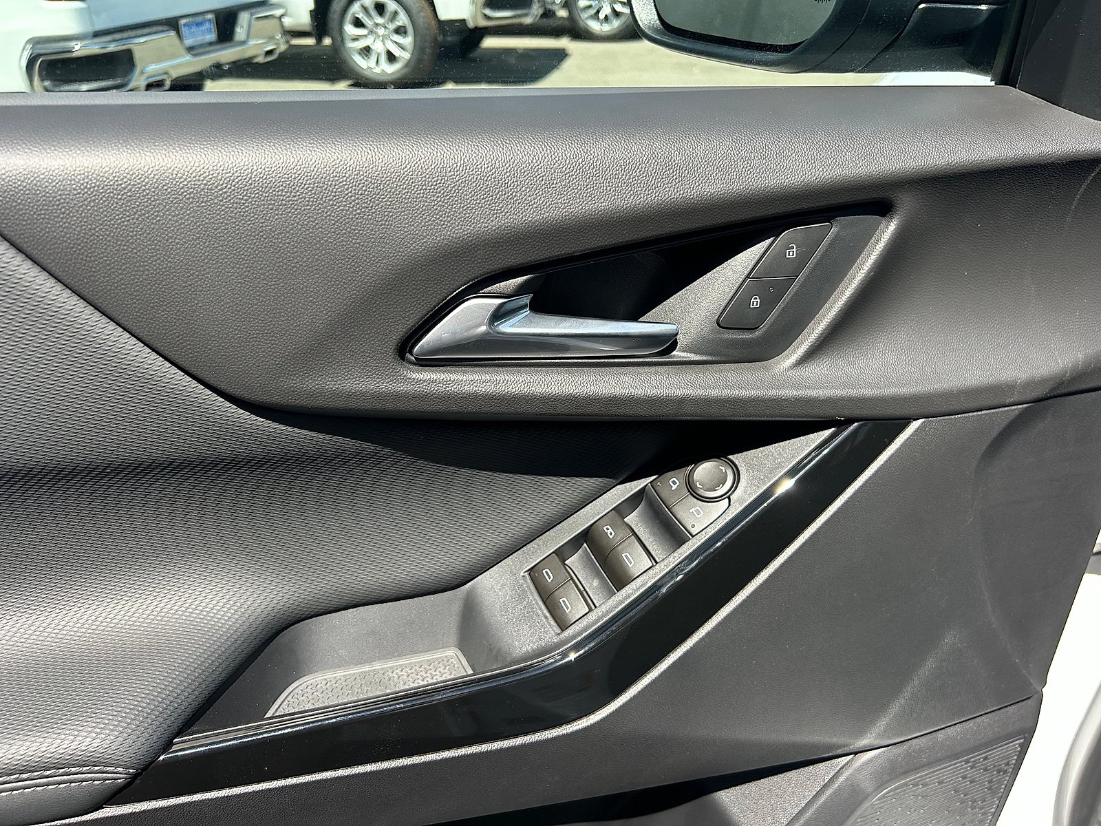 New 2026 Chevrolet Equinox LT w/ Safety and Technology Package FWD image 13
