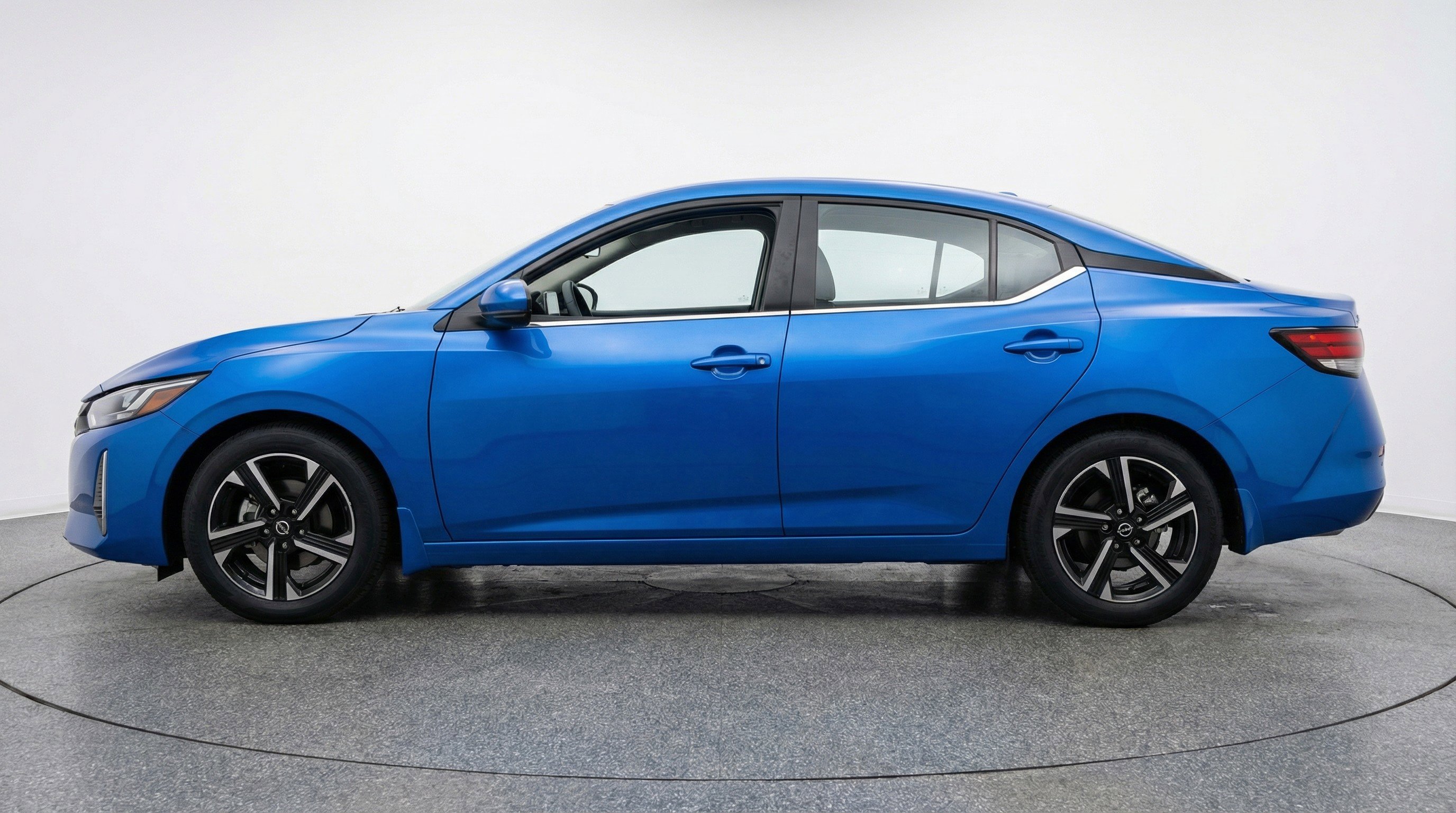 Used 2025 Nissan Sentra SV image 5