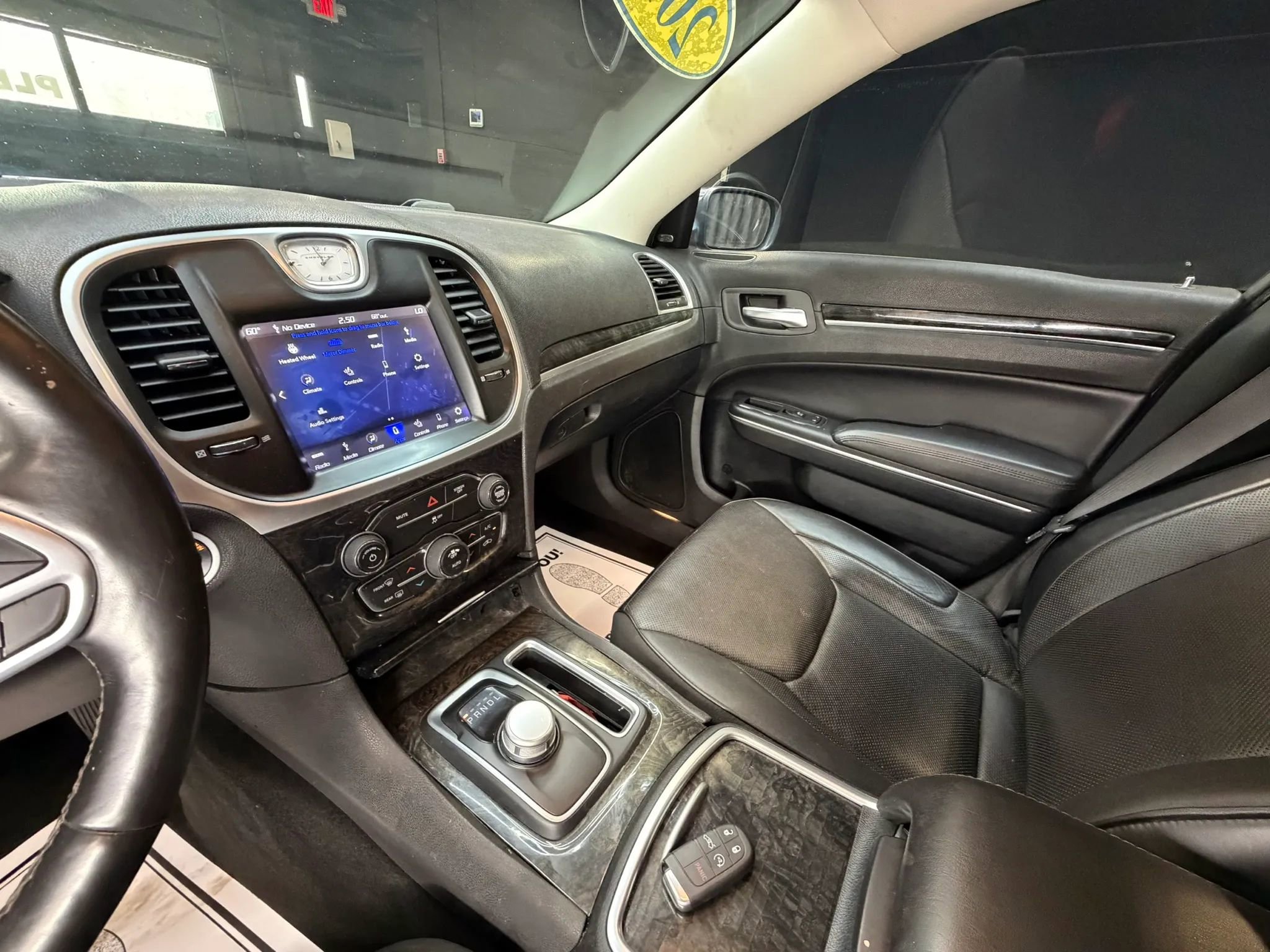 Used 2018 Chrysler 300 Limited RWD image 26