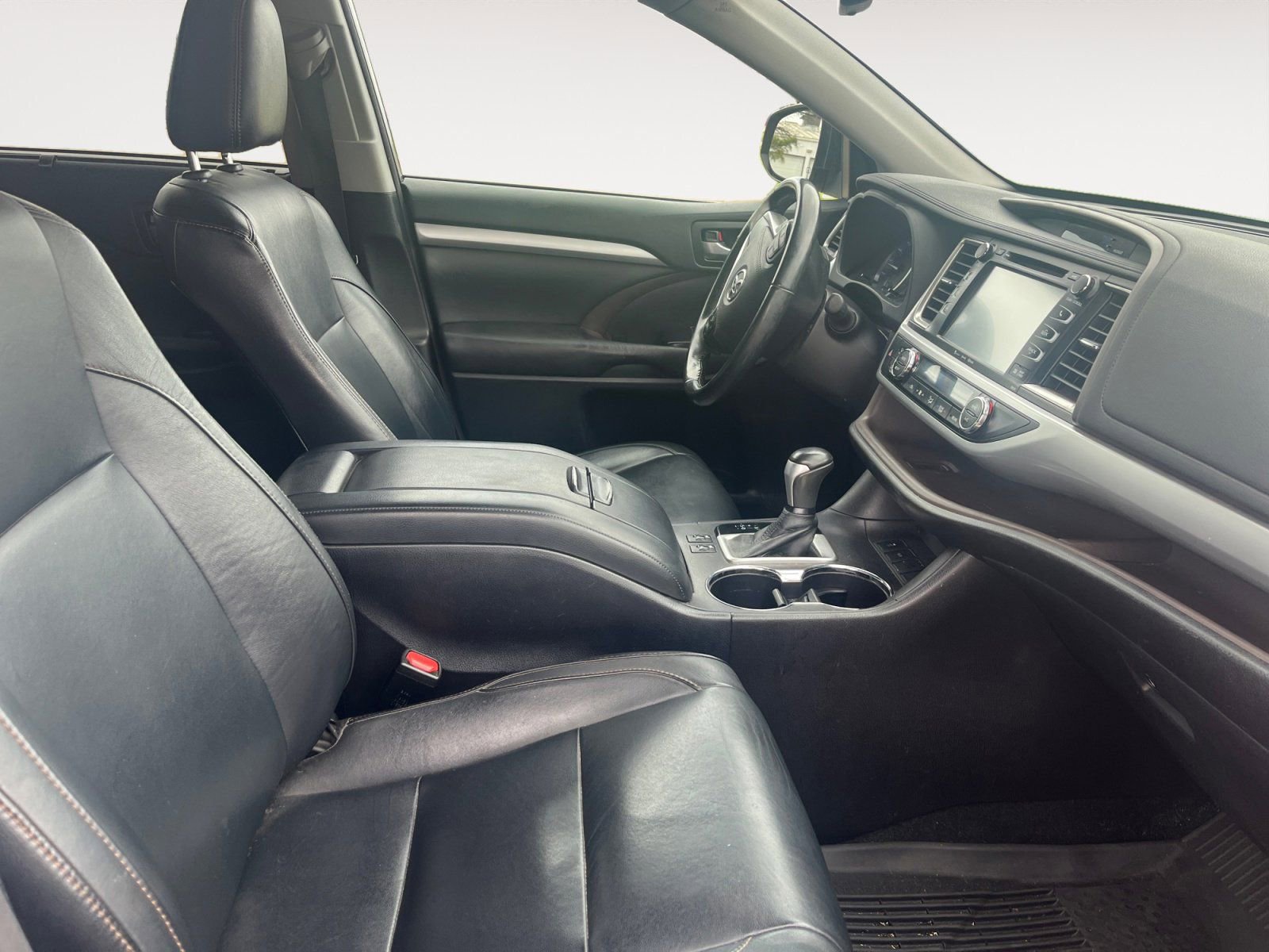 Used 2018 Toyota Highlander XLE image 15