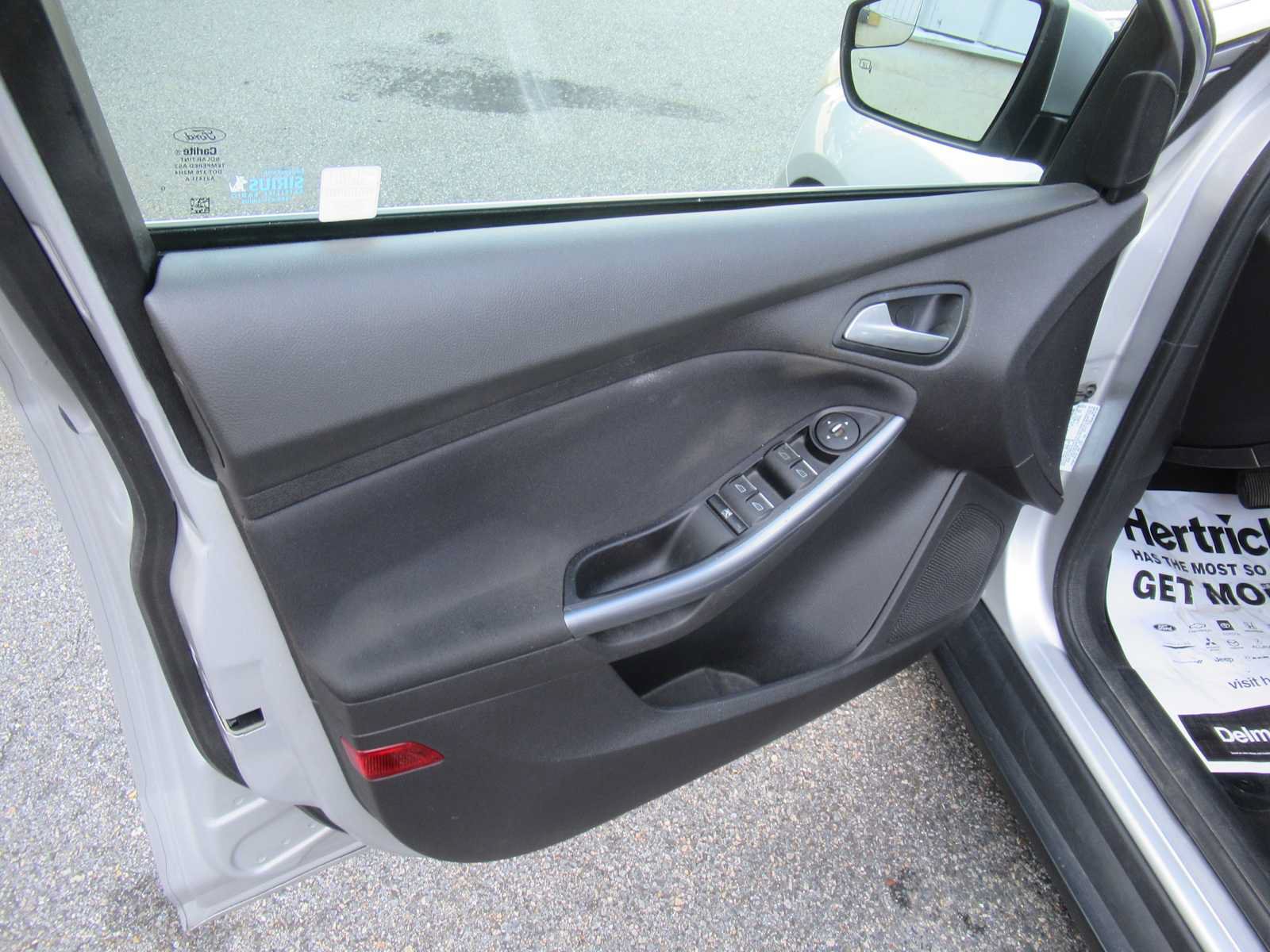Used 2014 Ford Focus Titanium FWD image 14