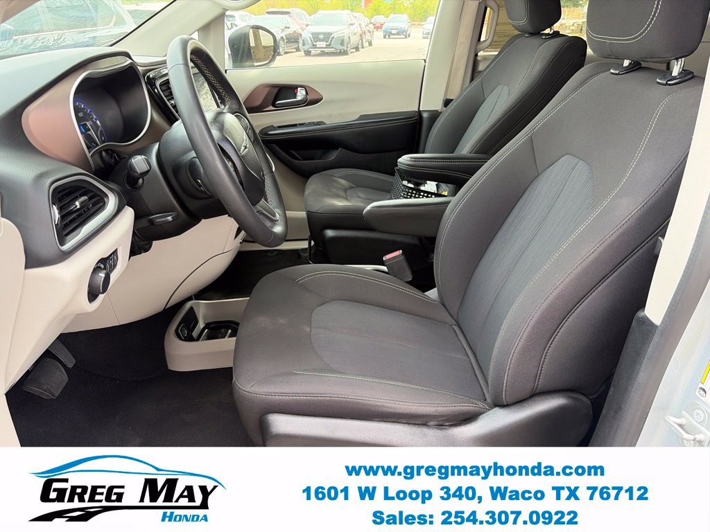 Used 2023 Chrysler Voyager LX FWD image 21