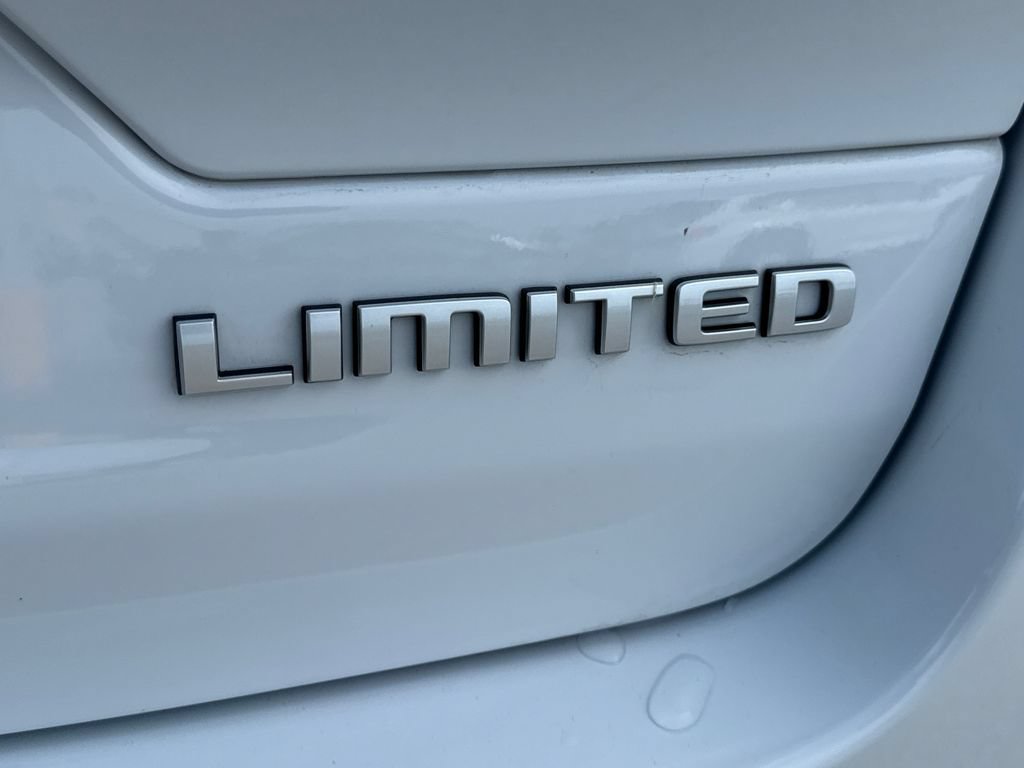 Used 2025 Jeep Grand Cherokee Limited AWD/4WD image 6