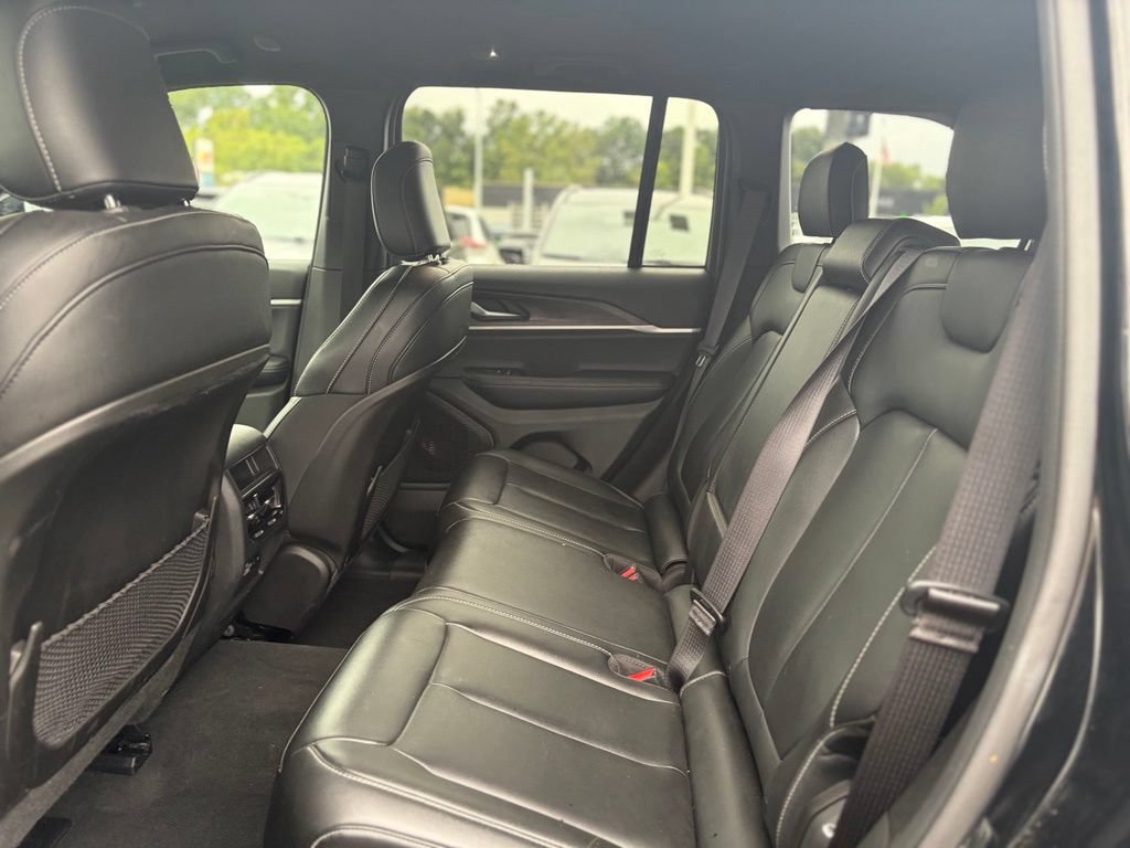 Used 2025 Jeep Grand Cherokee Limited AWD/4WD image 13