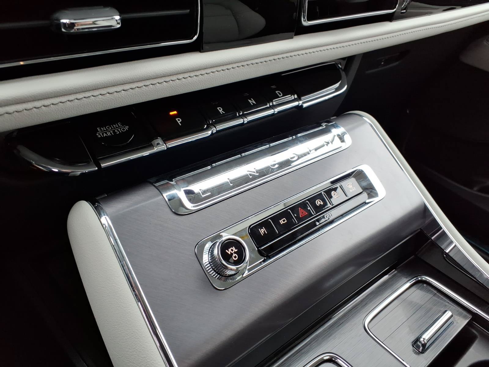 New 2026 Lincoln Aviator AWD w/ Jet Appearance Package image 18