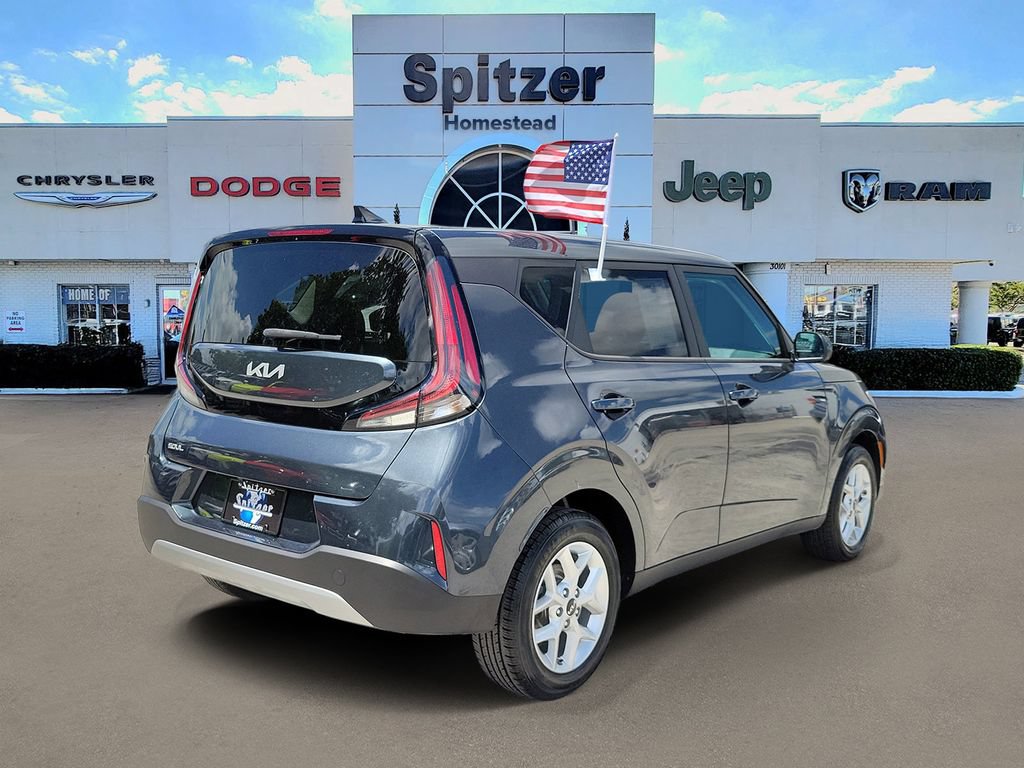 Used 2024 Kia Soul LX w/ Option Group 015 FWD image 2