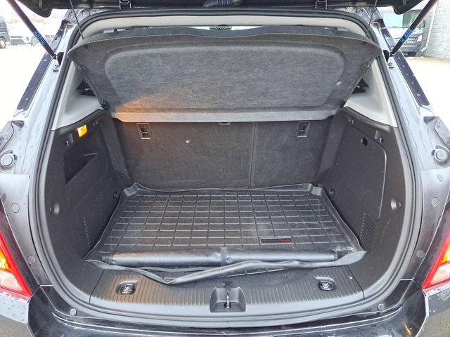 Used 2020 Chevrolet Trax LT w/ Sun & Sound Package image 27
