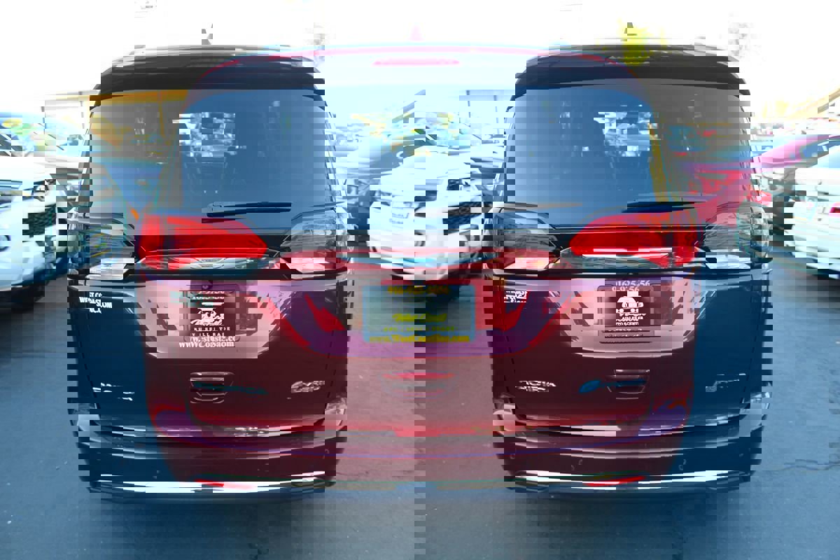 Used 2017 Chrysler Pacifica Platinum image 6