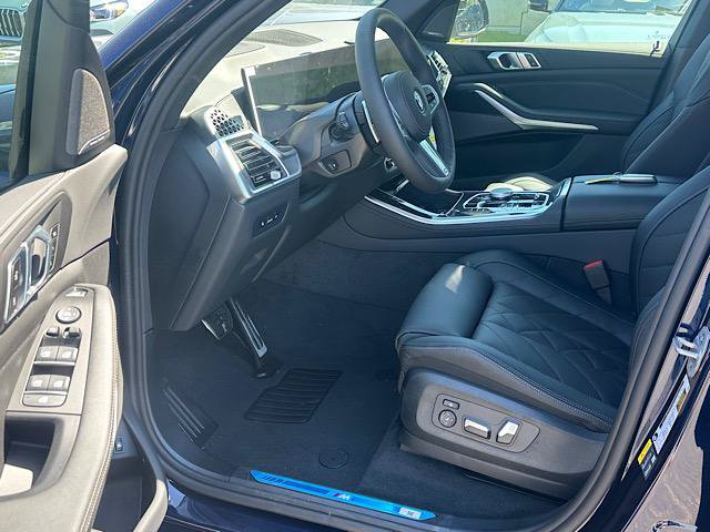 New 2026 BMW X5 xDrive50e w/ M Sport Package AWD/4WD image 4