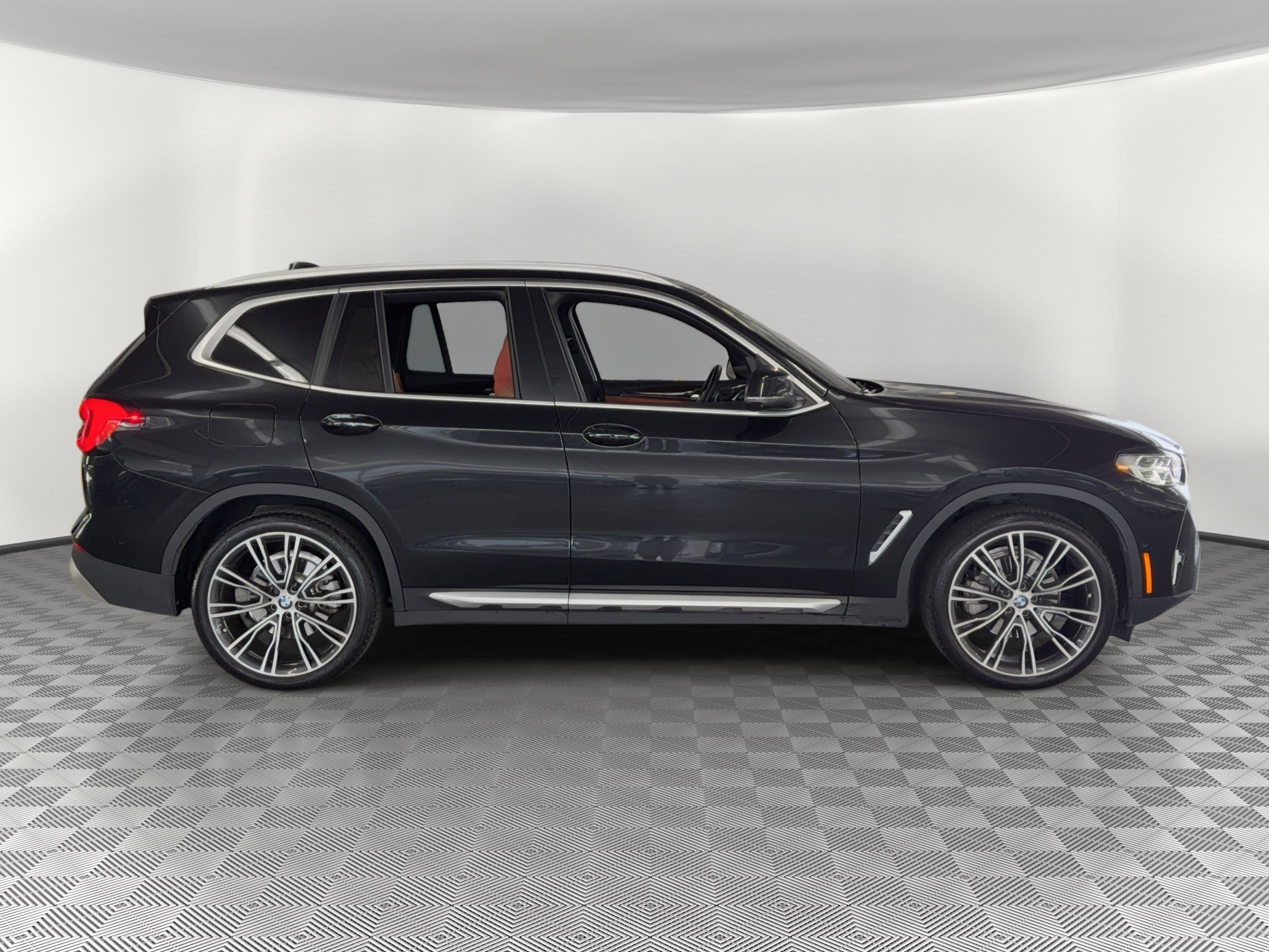 Used 2023 BMW X3 sDrive30i w/ Premium Package image 8