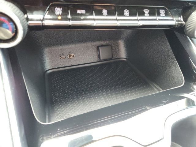 Used 2024 Chevrolet Traverse LS image 29