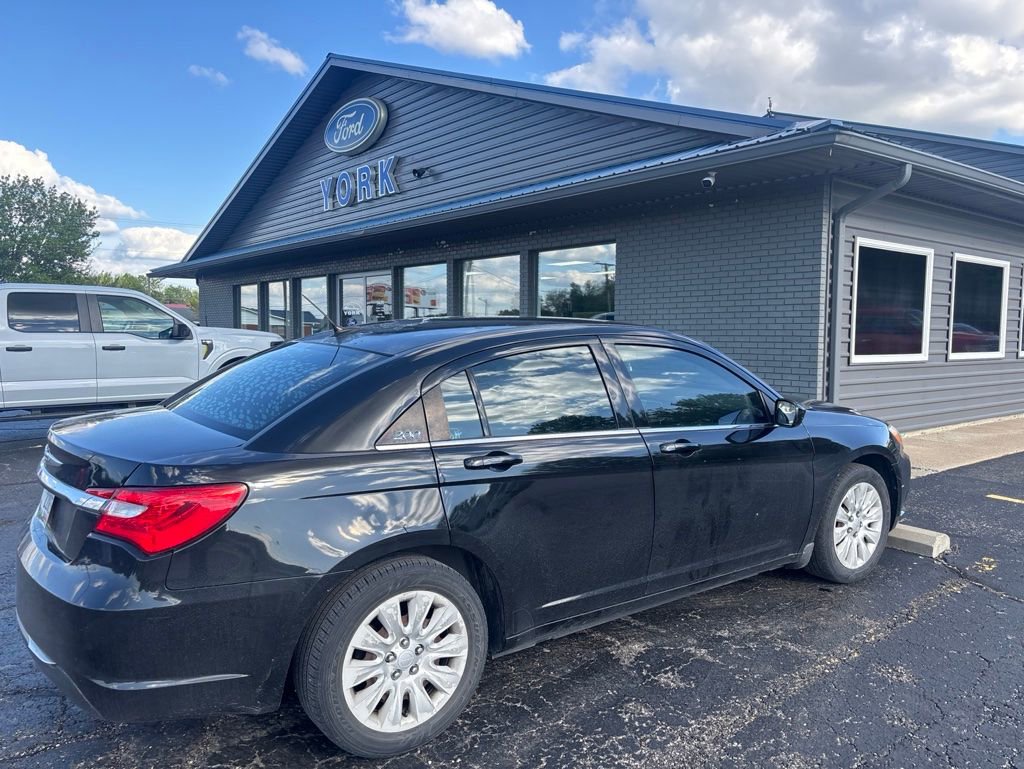 Used 2012 Chrysler 200 LX FWD image 5