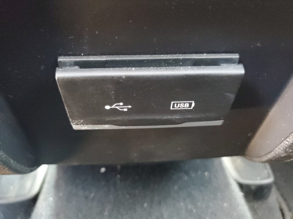 Used 2019 Jeep Cherokee Latitude Plus AWD/4WD image 28