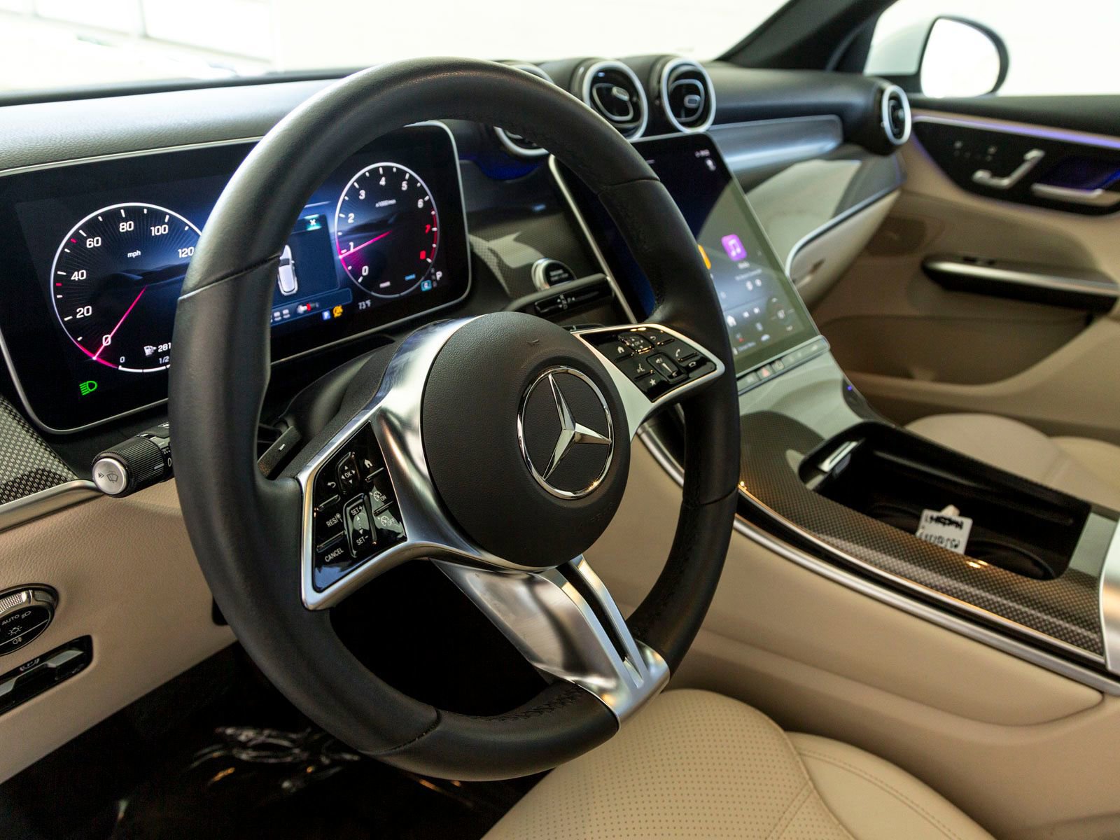 Used 2025 Mercedes-Benz GLC 300 image 18