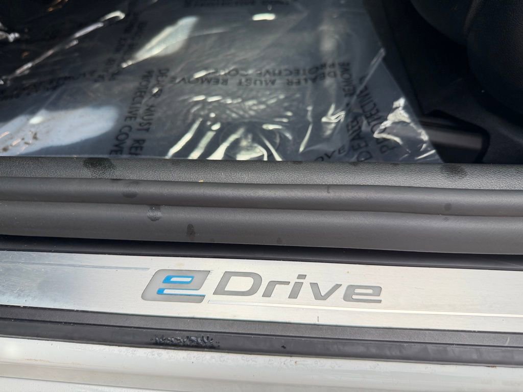 Used 2018 BMW 530e w/ Premium Package image 18