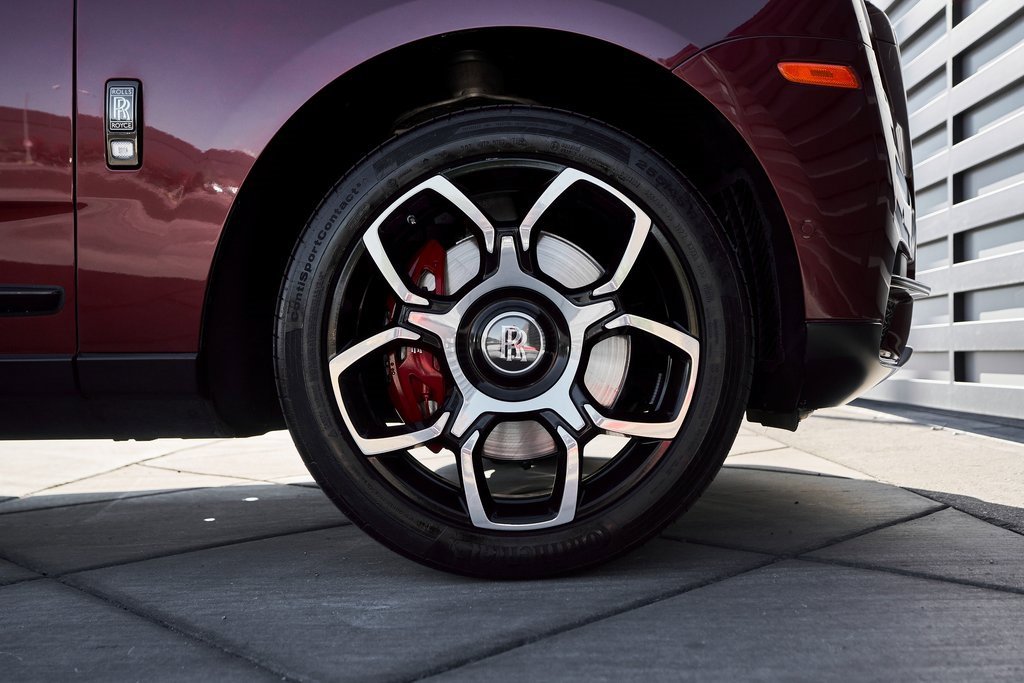 Used 2022 Rolls-Royce Cullinan Black Badge image 19