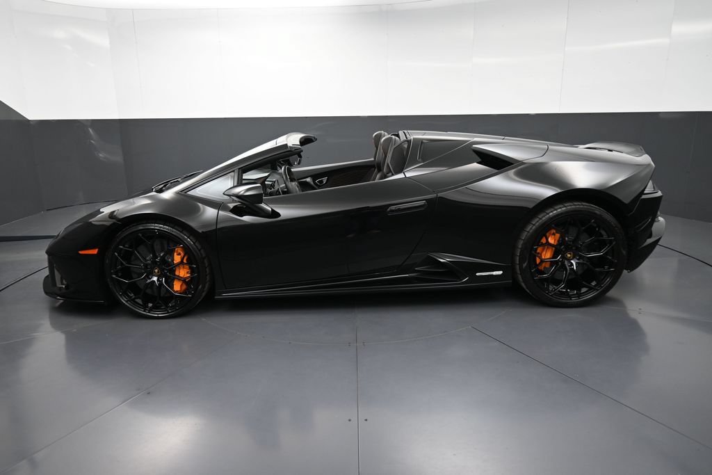 Used 2022 Lamborghini Huracan EVO RWD image 30