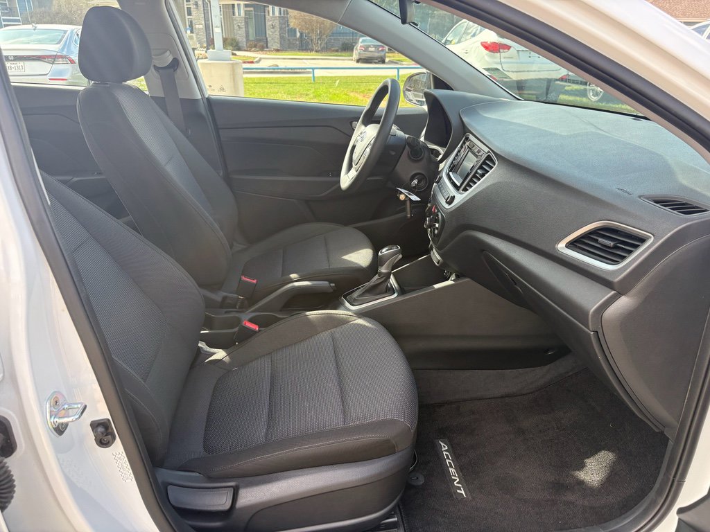 Used 2022 Hyundai Accent SE image 11