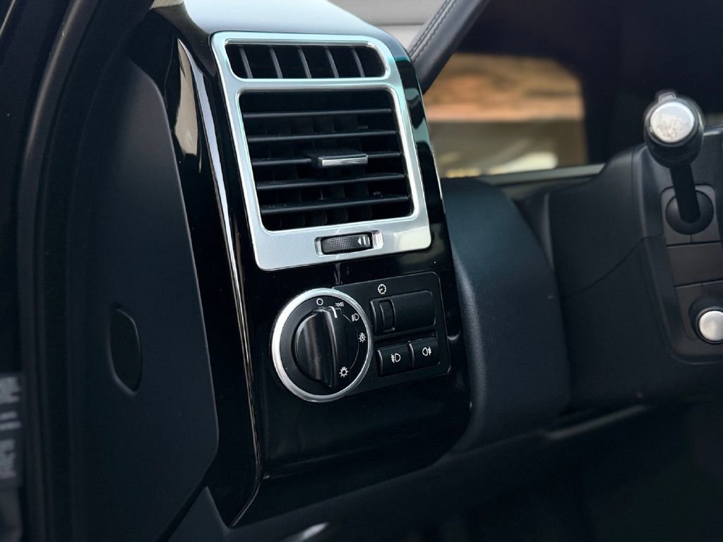 Used 2012 Land Rover Range Rover HSE image 12