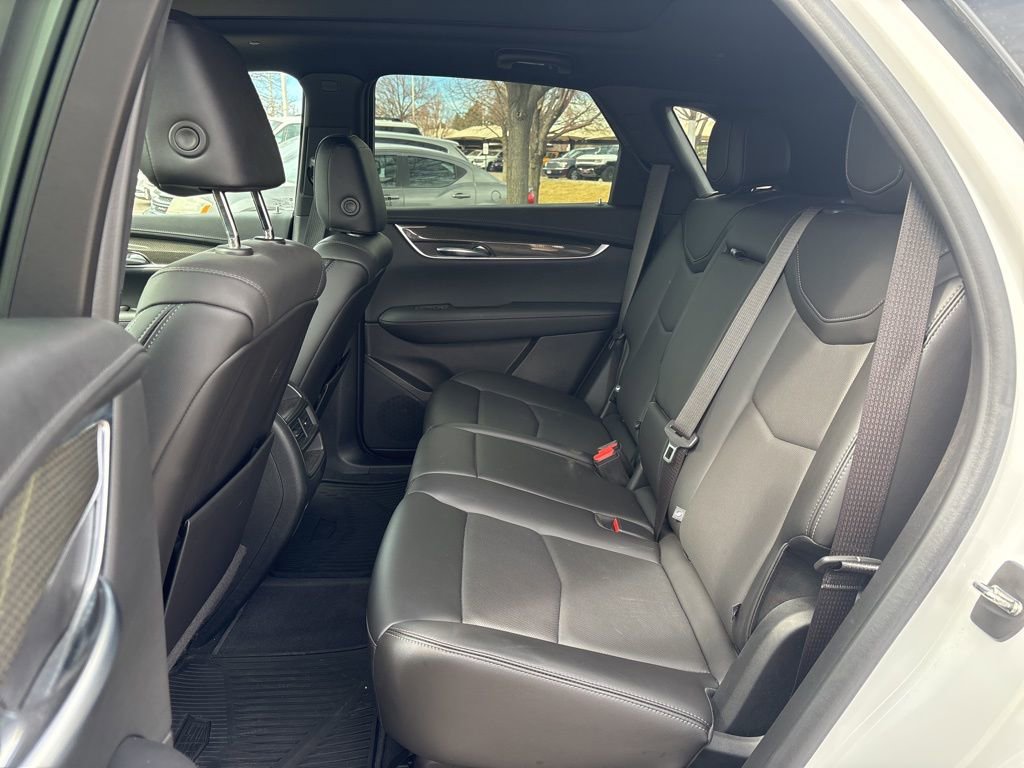 Certified 2022 Cadillac XT5 Sportv w/ LPO, ONYX Package image 16