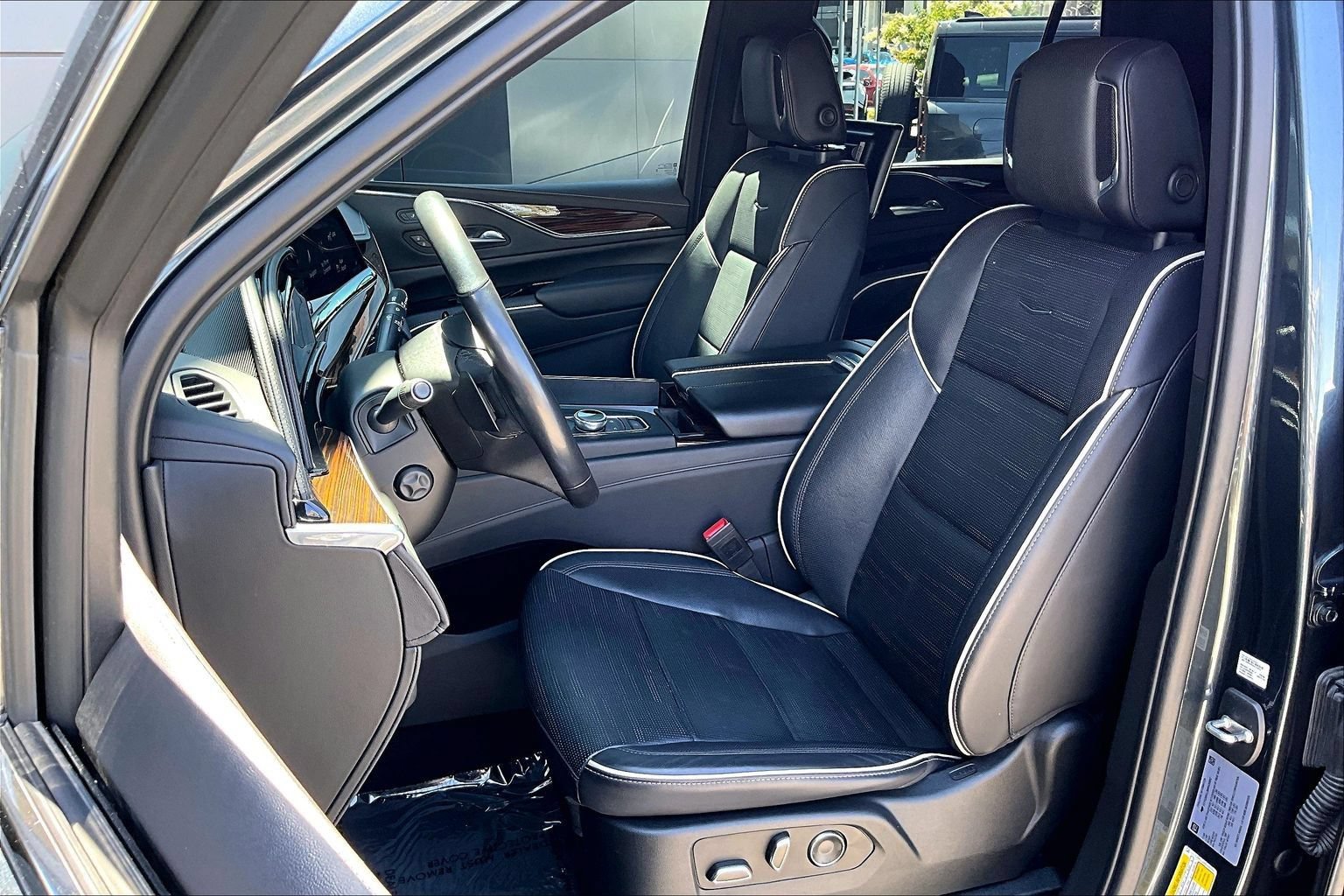 Used 2021 Cadillac Escalade Premium Luxury RWD image 22