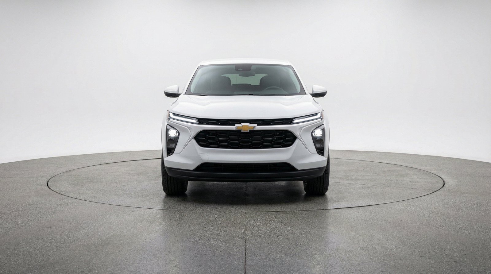 Used 2025 Chevrolet Blazer LT FWD image 2
