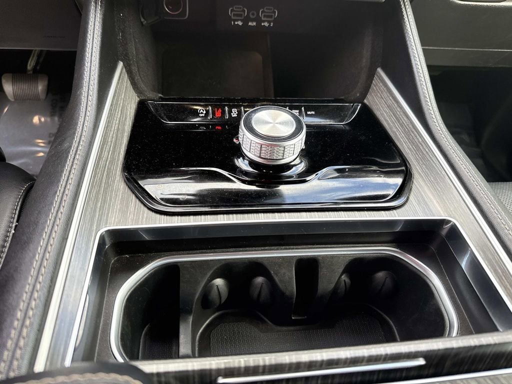 Used 2024 Jeep Wagoneer L Series II image 38