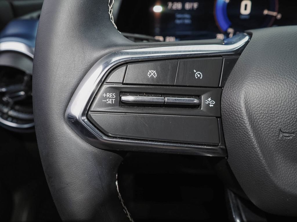 Used 2025 Chevrolet Equinox EV LT w/ Convenience Package FWD image 28
