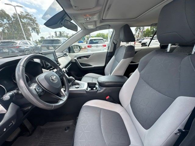Used 2020 Toyota RAV4 XLE w/ Convenience Package AWD/4WD image 17