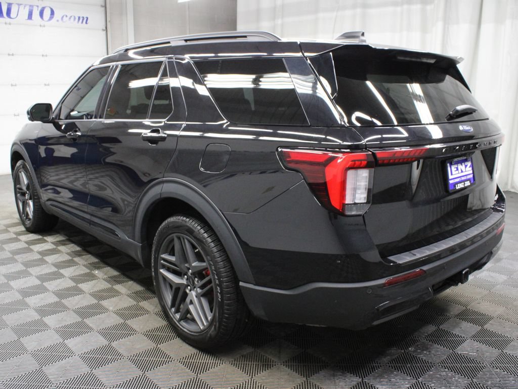 Used 2025 Ford Explorer ST-Line w/ ST-Line Street Pack AWD/4WD image 7