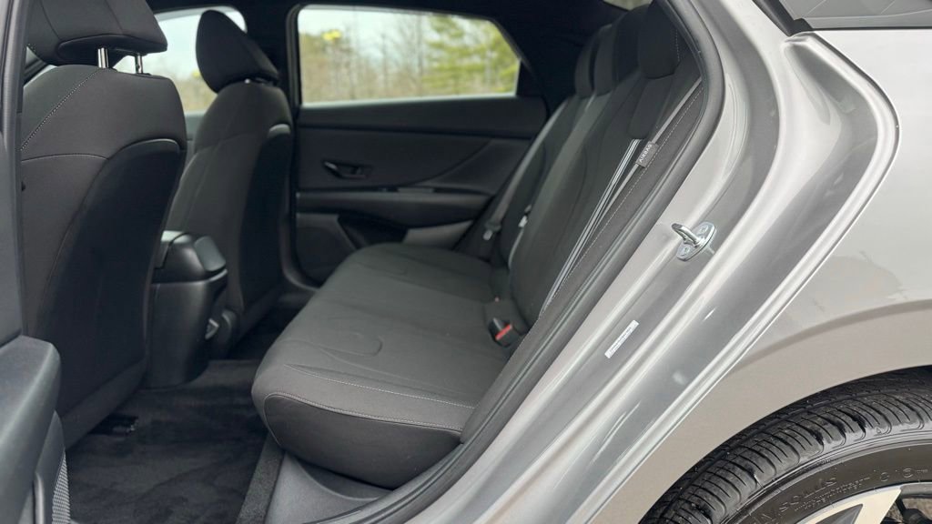 Certified 2025 Hyundai Elantra Sport image 17