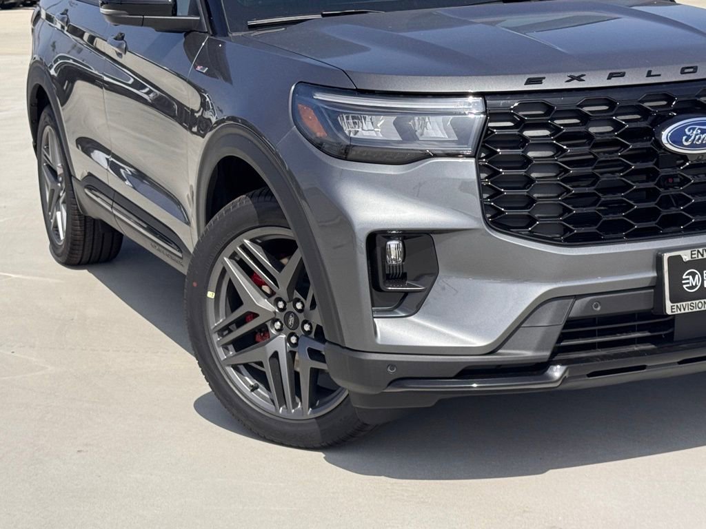 New 2026 Ford Explorer ST-Line w/ ST-Line Street Pack image 4