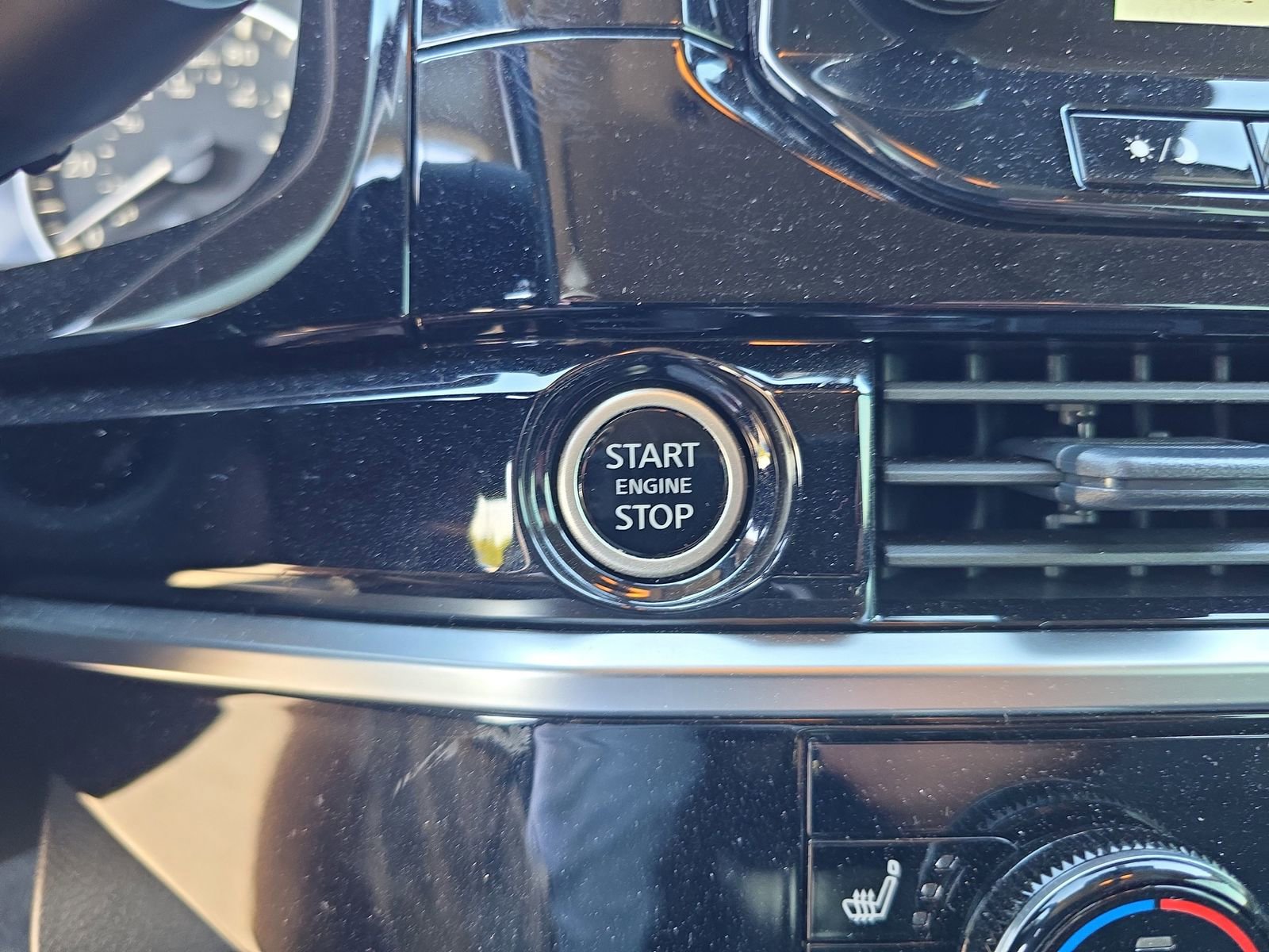 Used 2024 Nissan Pathfinder SL w/ SL Premium Package image 26