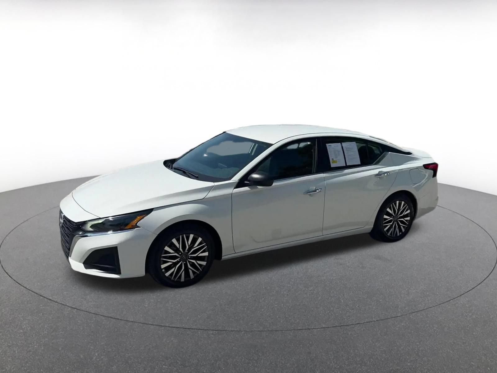 Used 2025 Nissan Altima 2.5 SV FWD image 8