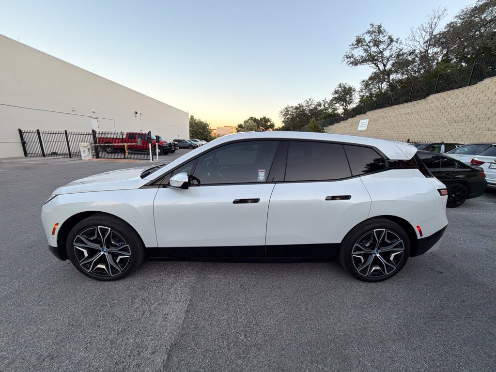 Certified 2024 BMW iX xDrive50 w/ Premium Package AWD/4WD image 2