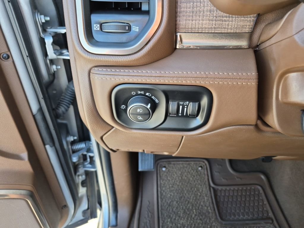 Used 2021 RAM 2500 Limited AWD/4WD image 35