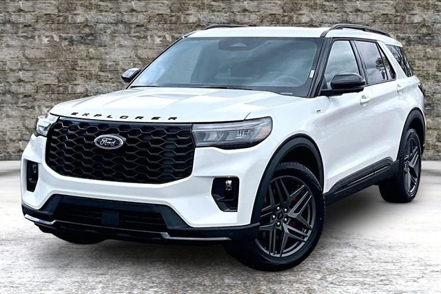 New 2026 Ford Explorer ST-Line w/ ST-Line Street Pack AWD/4WD image 2