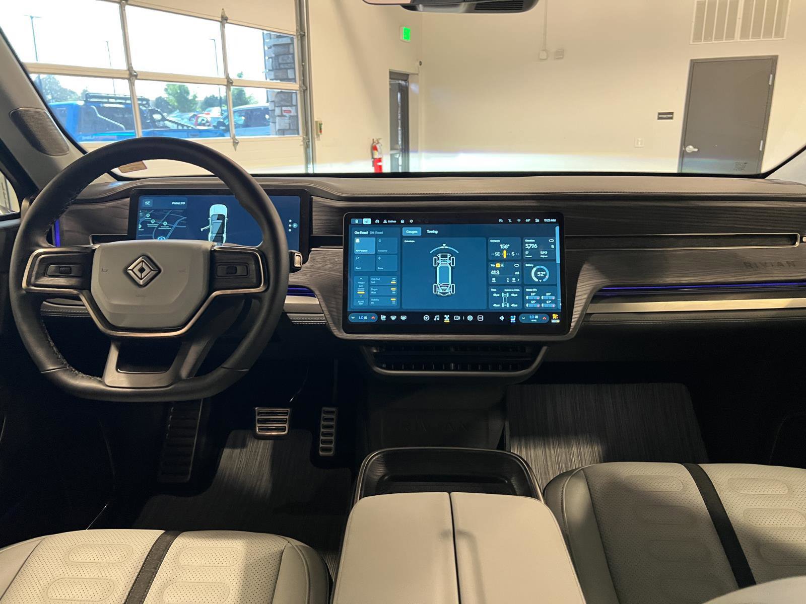 Used 2024 Rivian R1S Adventure AWD/4WD image 28