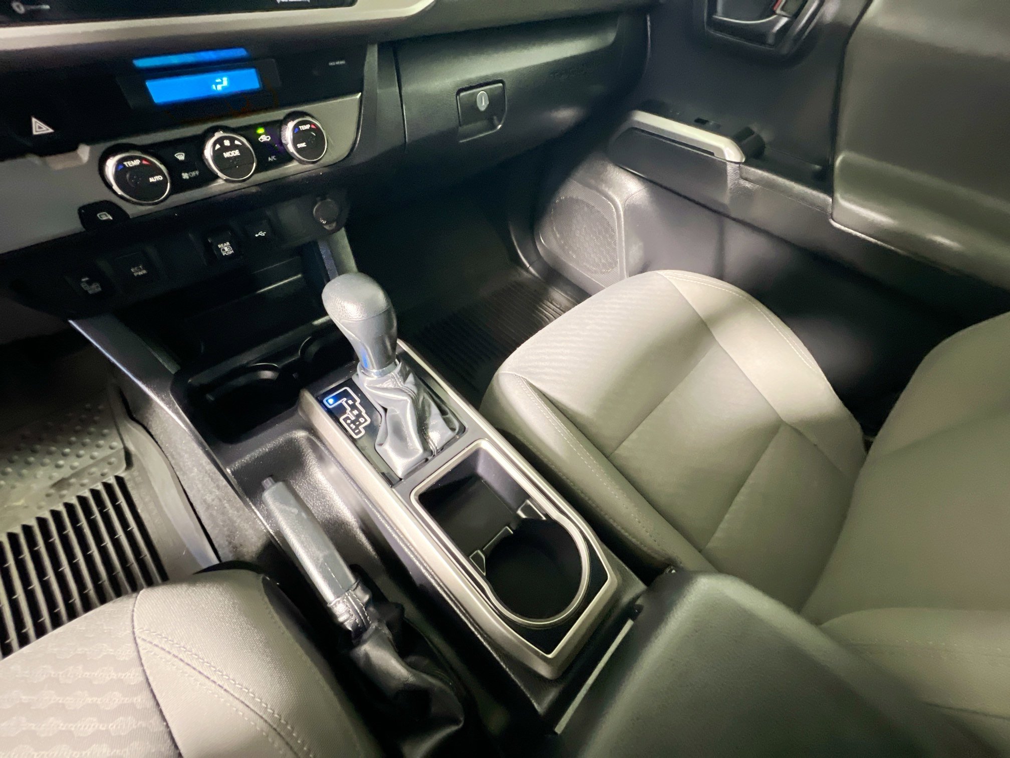 Used 2022 Toyota Tacoma SR5 w/ Technology Package image 25