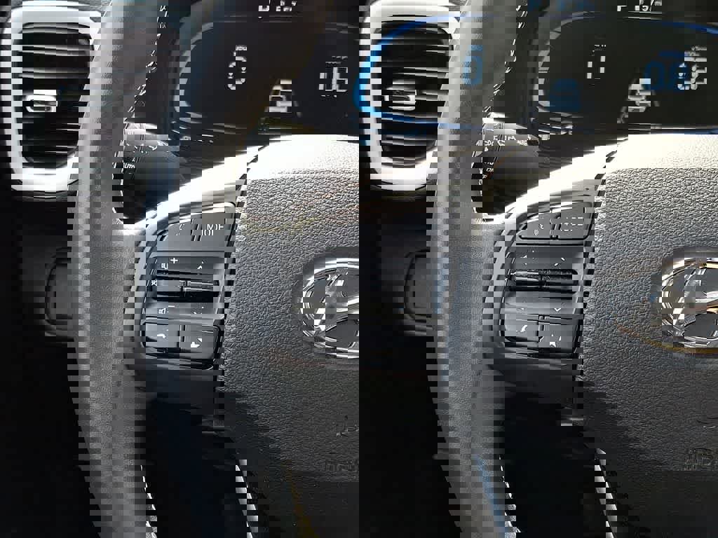 Used 2024 Hyundai Venue Limited image 20